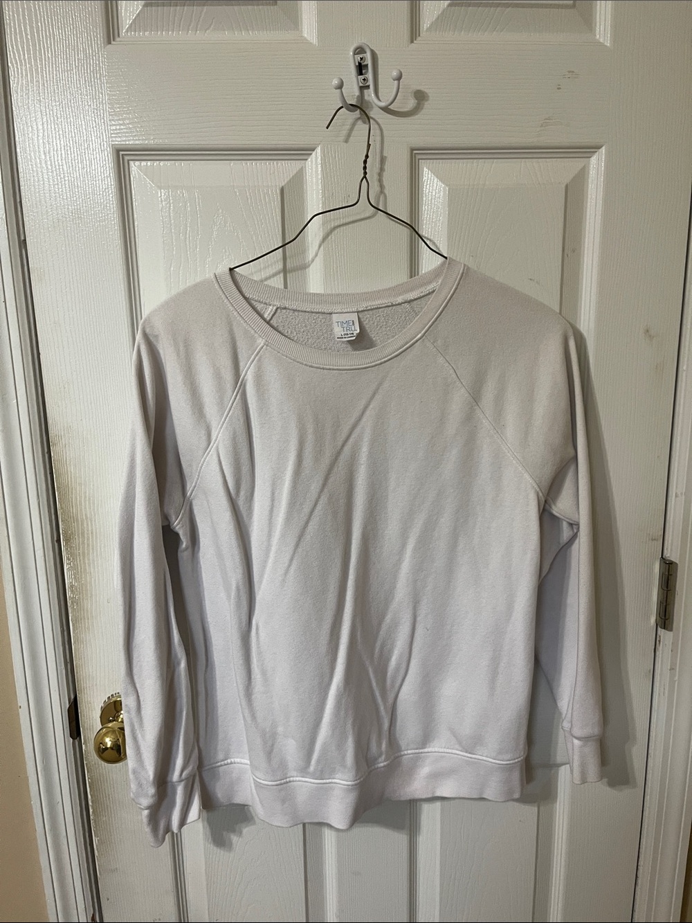 Time and Tru Cream Raglan Crewneck Sweatshirt